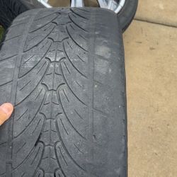5 Lugs  Size 22s  Had Them On A 2001 Doge Ram 1500 