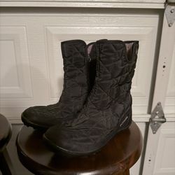 Columbia  size 6.5  Minx Slip Women's Waterproof quilted Winter boot
