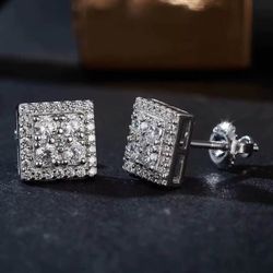 VVS Moissanite Stud Earrings – Unique Design
