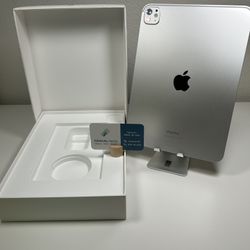 iPad Pro 11 Inch M4 WiFi 256gb 100%🔋Health 9/10 Like New Comes with Box #0451