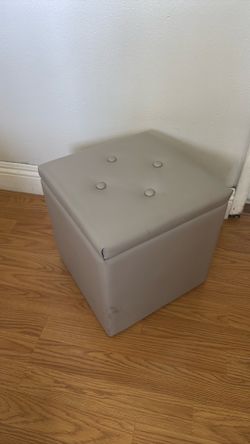 Small storage box