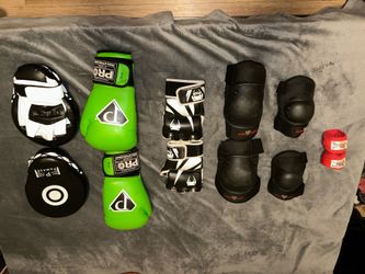 Boxing gear gloves and pads