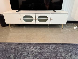 White Vintage looking tv stand