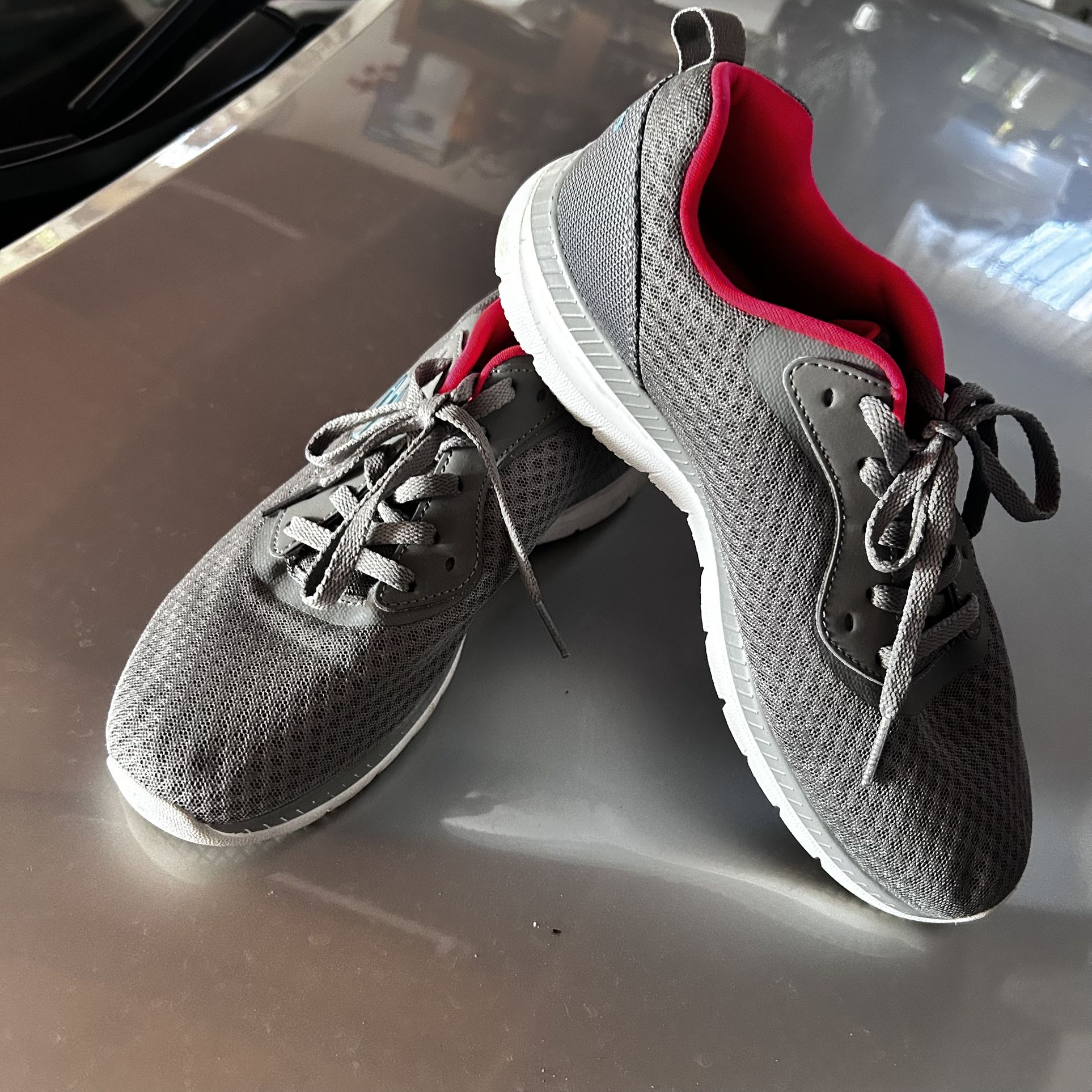 Sketchers 8.5 Memory Foam Wide Fit