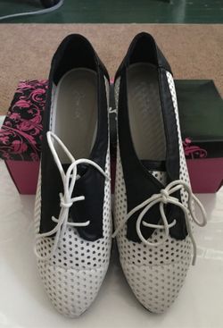 Quipid tuxedo style oxfords