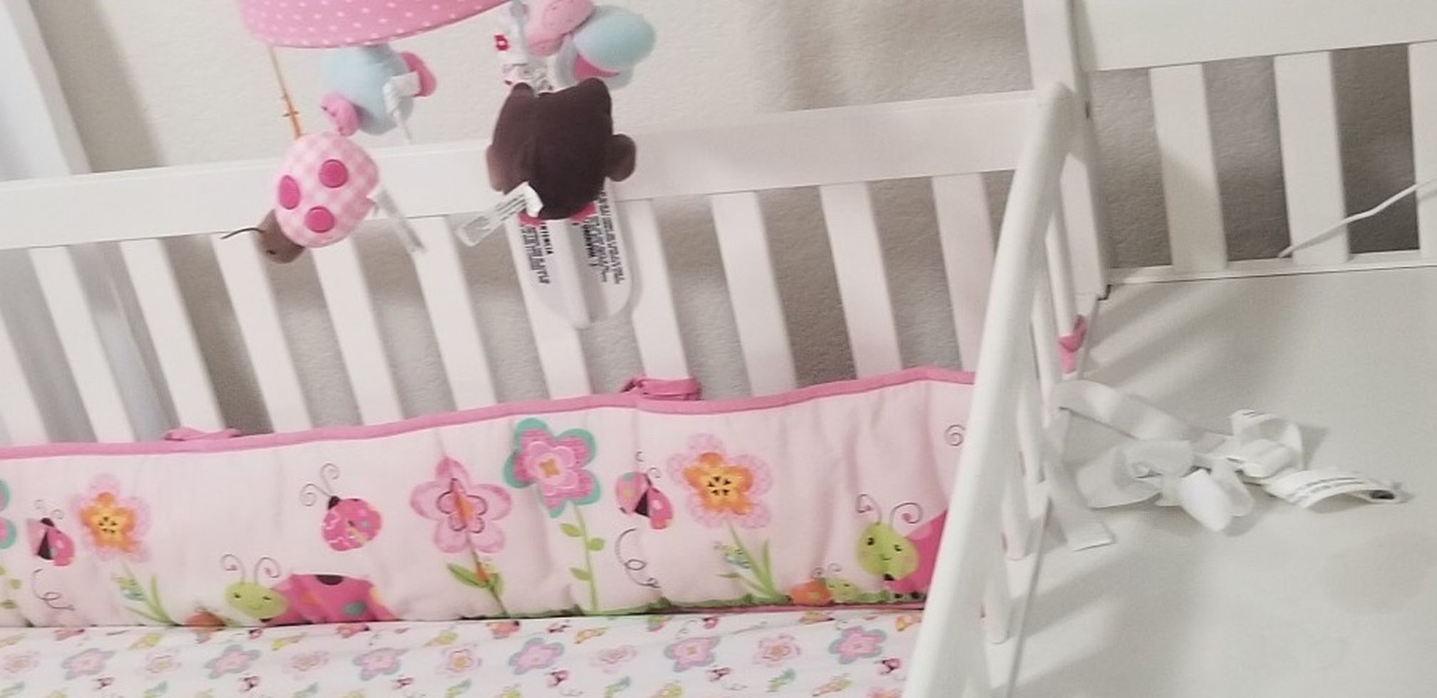 Baby Bed With Everything In The Pictures