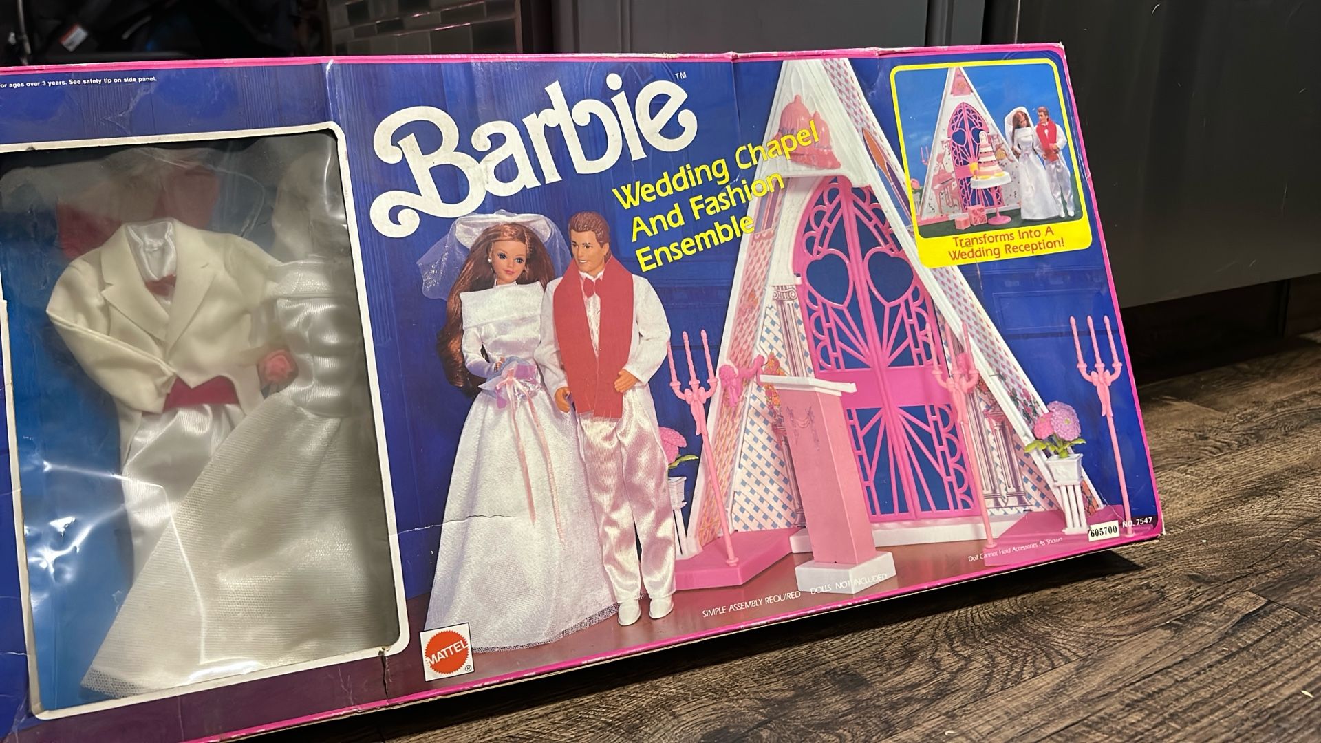 Barbie Wedding Chapel And Fashion Ensemble