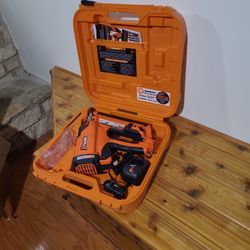 Paslode 30 Degree  Framing Nailer, Battery, Charger, Case