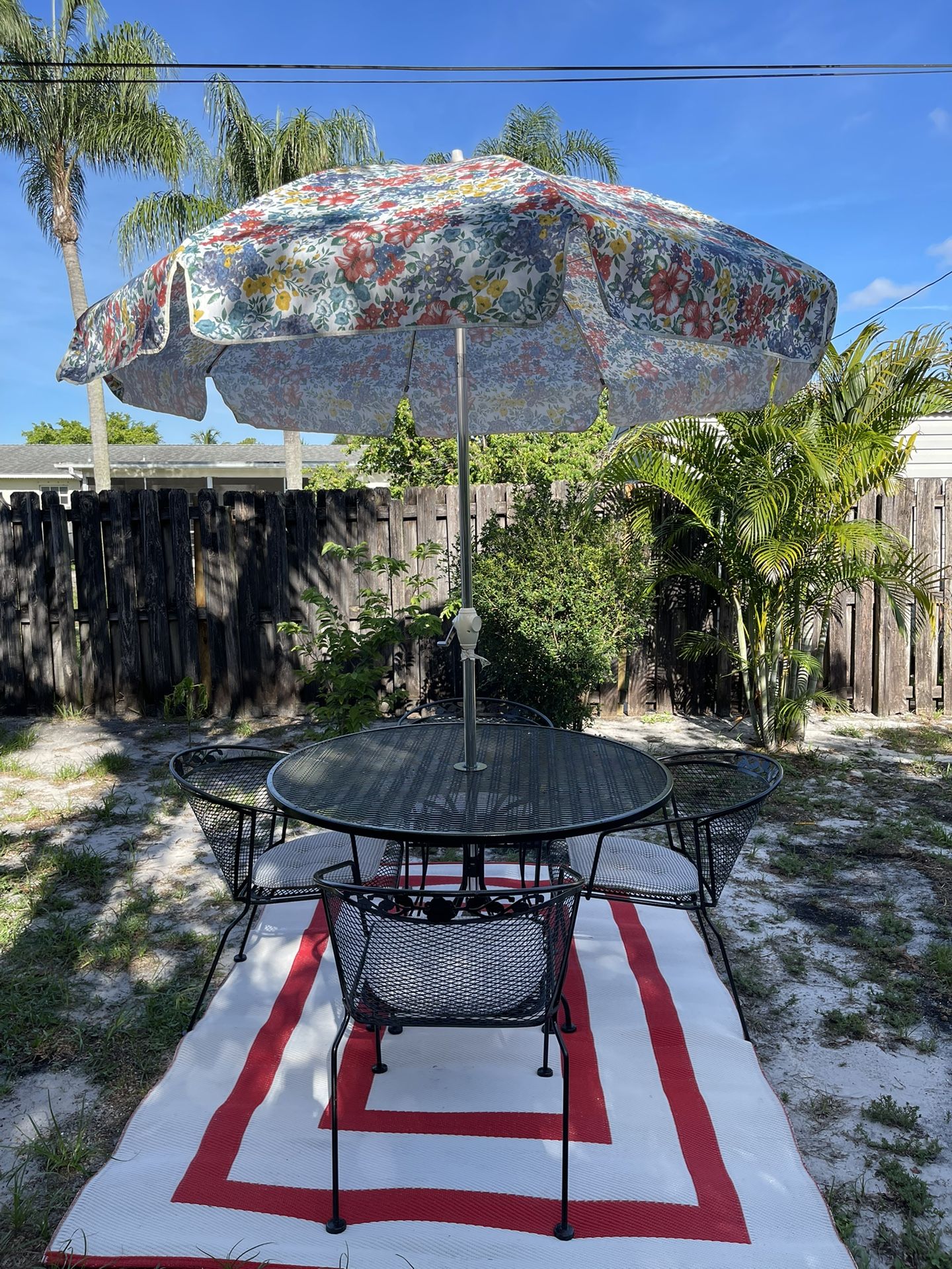 Patio Furniture Set Table 48”D X 28”H With 4 Chairs, Umbrella Base And Umbrella In Good Condition. $140 Firm On Price