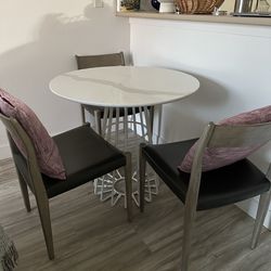 Dinning table with chairs