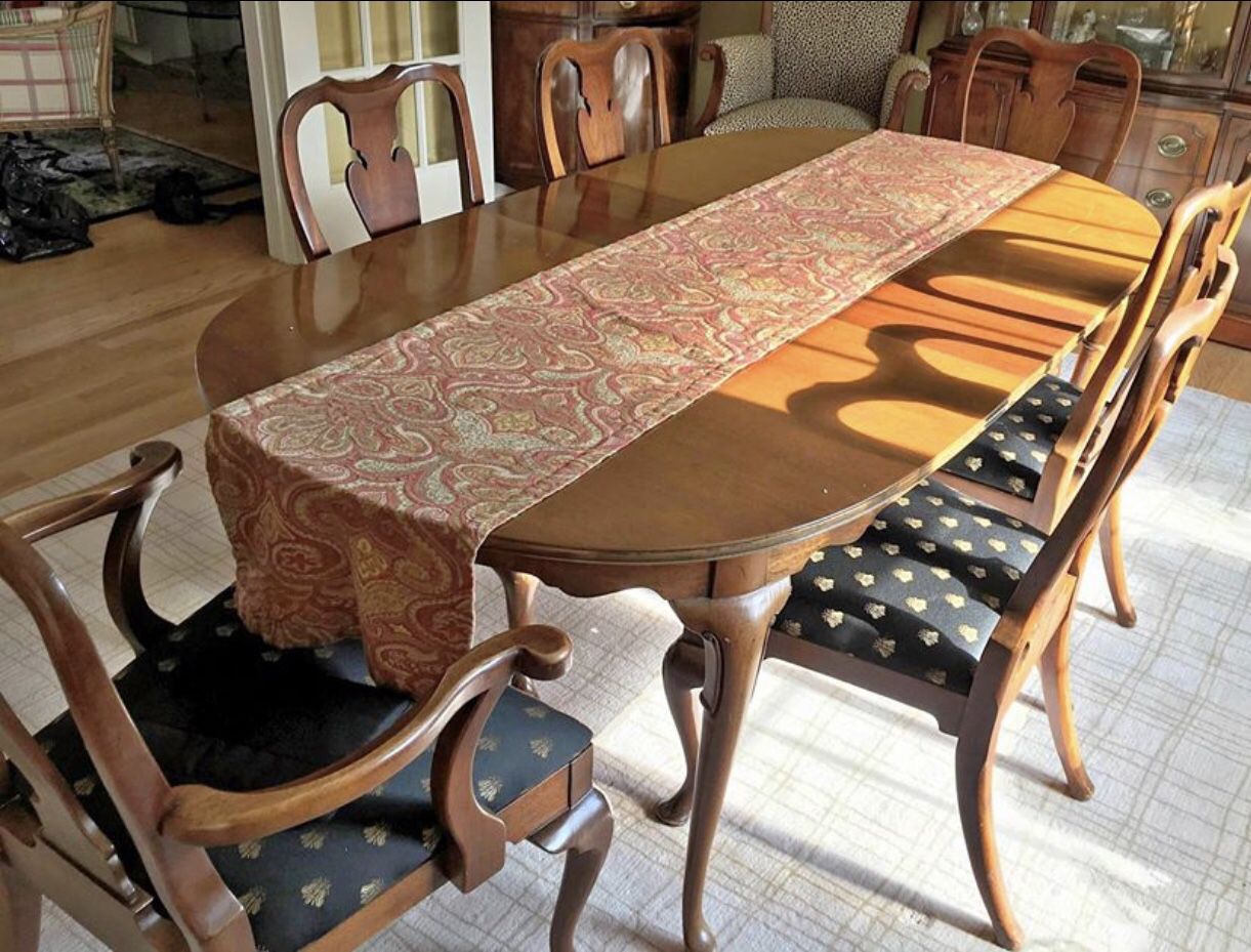 Dining Table and 6 Chairs