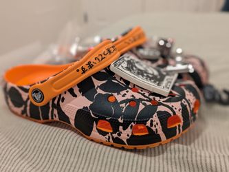 Crocs (Men 5/Women 7)