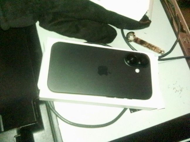 Iphone 16 (Black) 128g