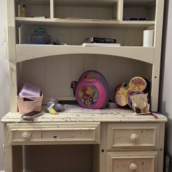 Desk/bookshelf