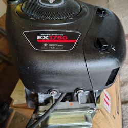 Engine.Motor ..For Lawn Tractor... Brand New..Open Box . Briggs Stratton..