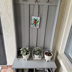 Like-New Coat + Shoe Rack Combo – Entryway Must-Have! 🌴