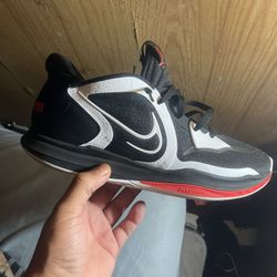 Nike Kyrie Size 13