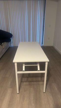 White desk ( used for like a week before I decided I wanted a different color)