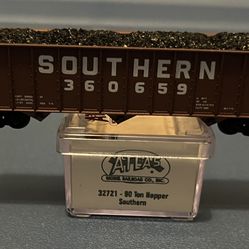 Atlas N Scale 90 Ton Hopper - Southern