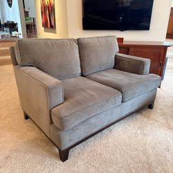 Gray Loveseat 💕