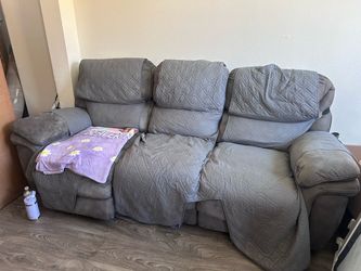 Free Recliner couch come today 09/2