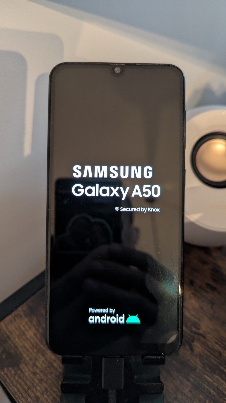 UNLOCKED Samsung A50 4G LTE Mobile phone