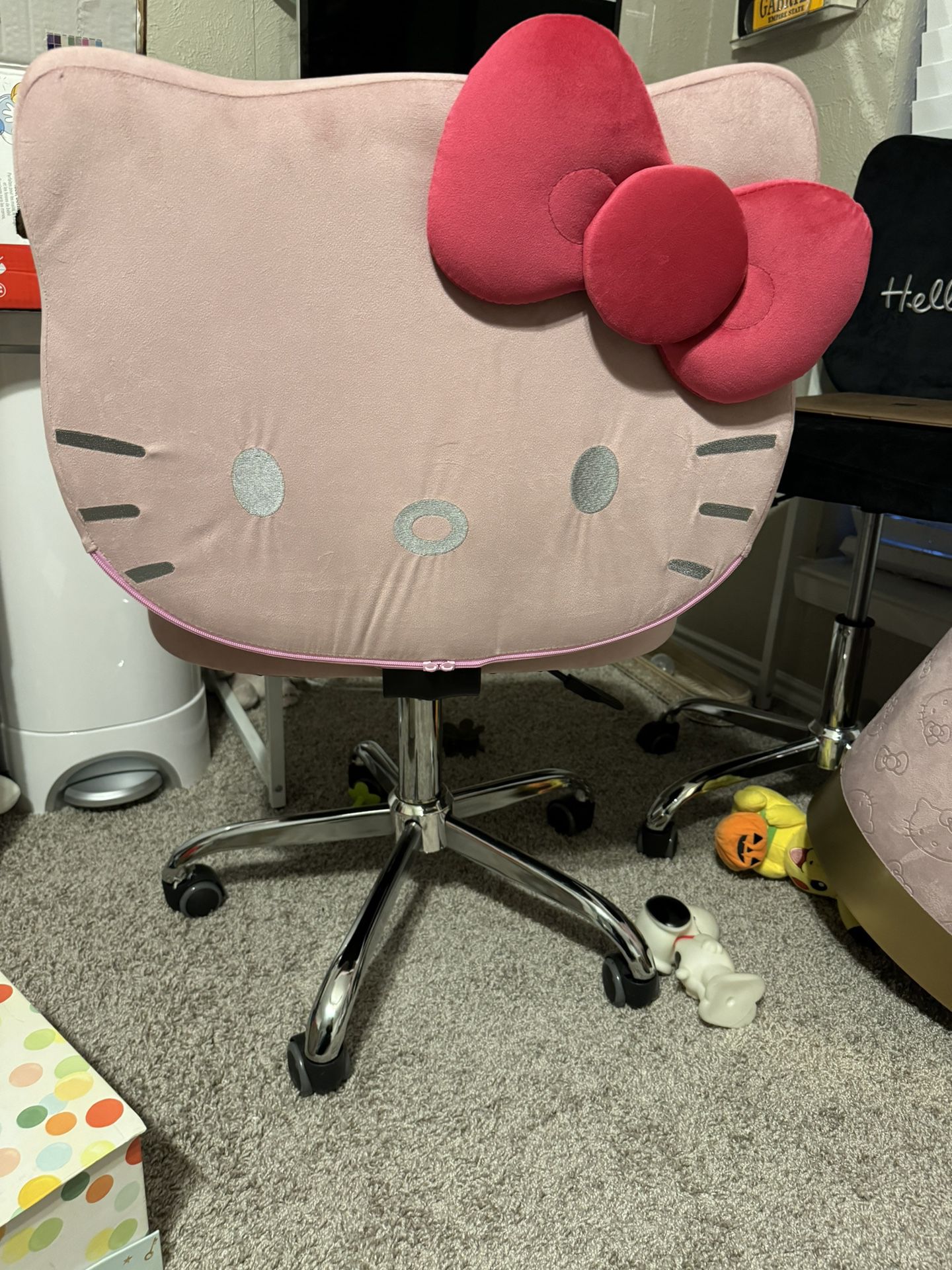 Pink Hello Kitty Vanity Chair 