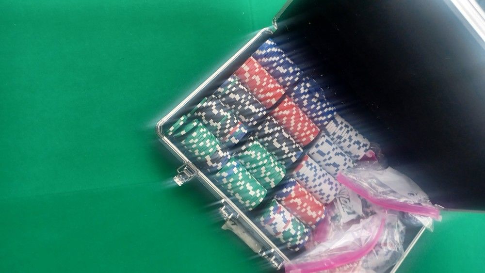 Poker Set , Table & Chips , Good For Pros, and Beginners 
