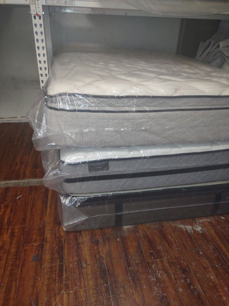 ??? $150 Queen Mattresses Available ????? $150 ???