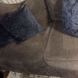 Grey couch only 1 owner