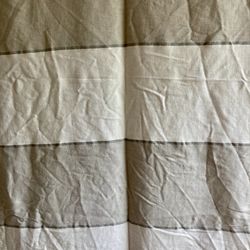 SHOWER CURTAIN! Gray and white great condition