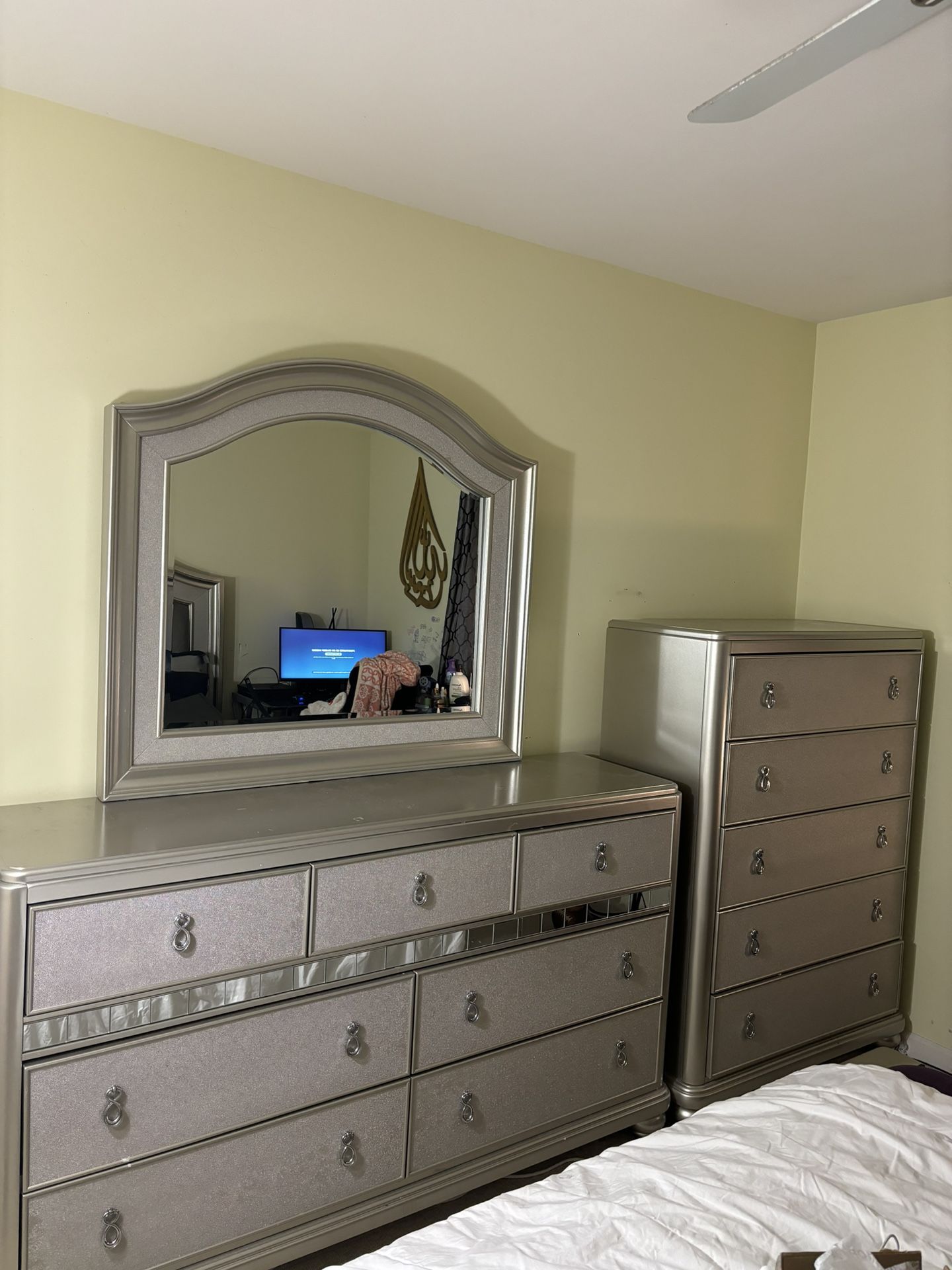 Furniture Set (DRESSER w/ MIRROR, DRAWERS, NIGHTSTAND)