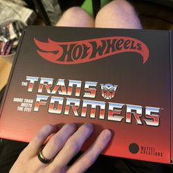 HOTWHEELS Optimus prime