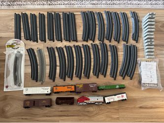 HO Scale Railroad Track and Railcars