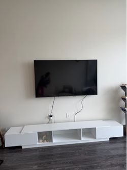 MUEBLE / RACK DE TV MODERNO BLANCO – EXCELENTE ESTADO 🤍