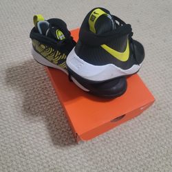 Nike Tennis Shoes 