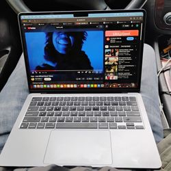 MacBook Air M3 A3113