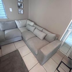Gray Sectional Couch With Two Ottomans