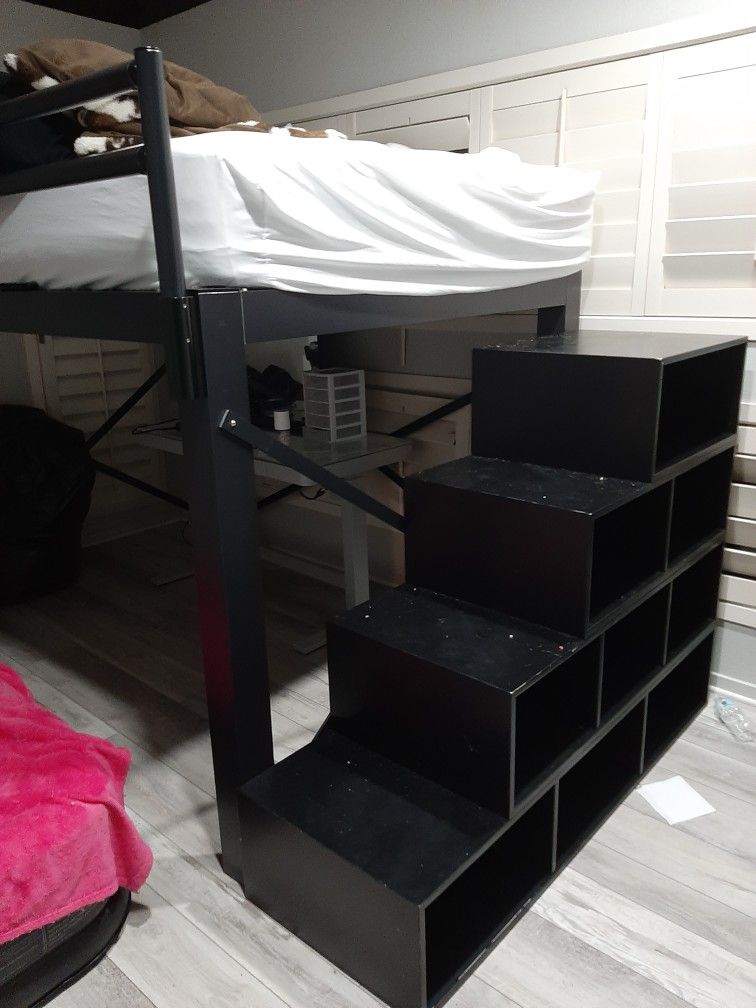 Queen Size Fram And Wooden Stairs+ Storage 