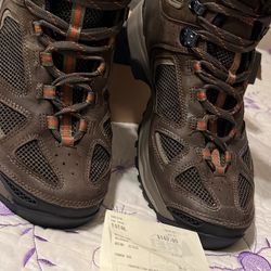 Botas De Hombre Para Senderismo#11.5 usado una vez están en excelente condición