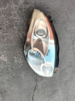 2003-3006 Infiniti G35 Coupe (2 doors) Xenon Hid headlight with all the accessories OEM.
