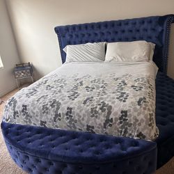 California King Storage Bedroom Set