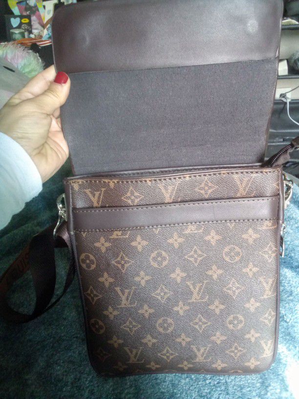 LV / Louis Vuitton bag brown messenger bag old flower handbag ladies shoulder  bag for Sale in Willoughby, OH - OfferUp