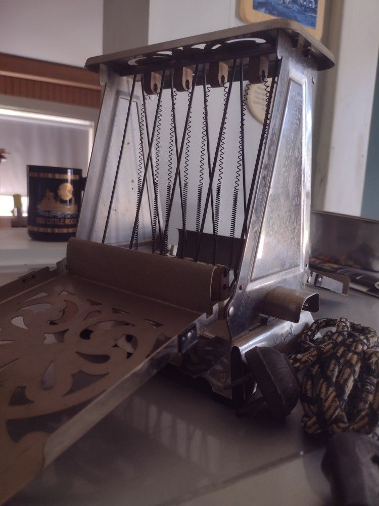 Vintage Hotpoint Toaster with original Cord for Sale in Thomasville, NC