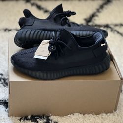 Yeezy 350 V2 Onyx - Size 10