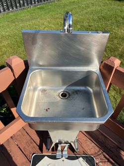 Stainless steel sink