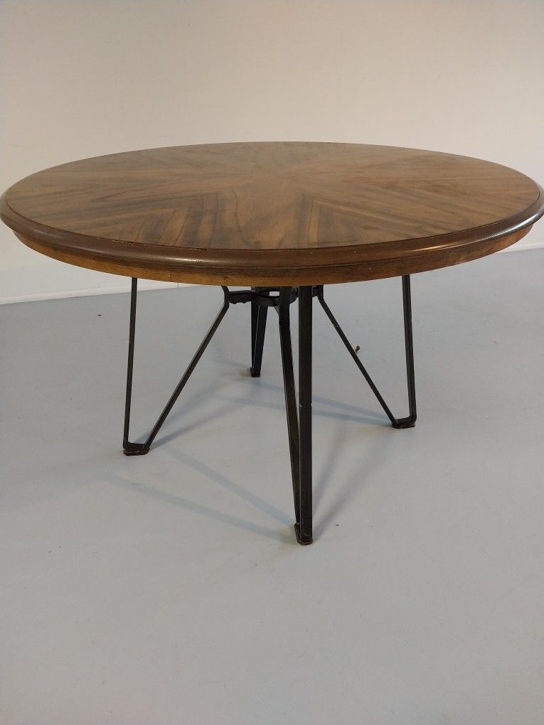 40 In Round Beautiful Wood Dining Table