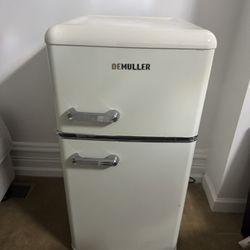 Mini Fridge 