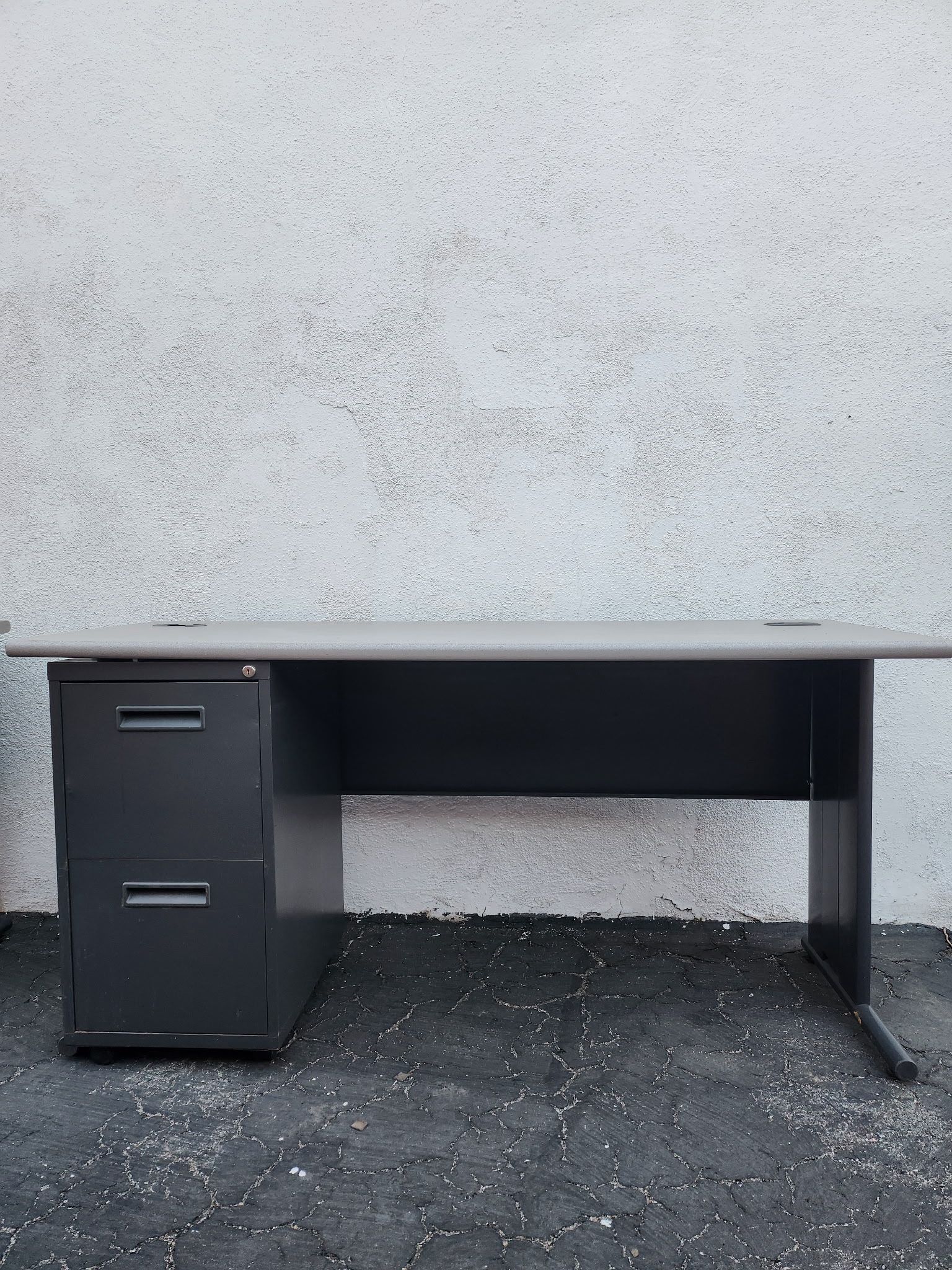 Office Desk With 2-drawer File Cabinet