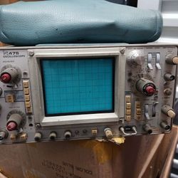 Tektronixs 475 Oscilloscope With Extras